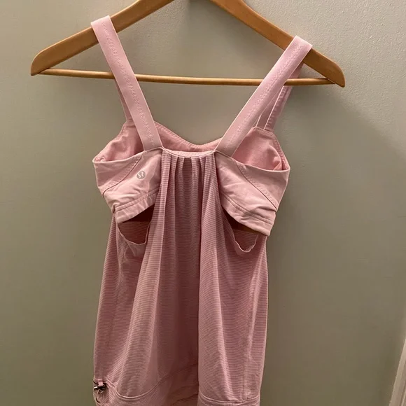 Lululemon Run: Back On Track Tank with cinch-able drawstring - Picture 8 of 10